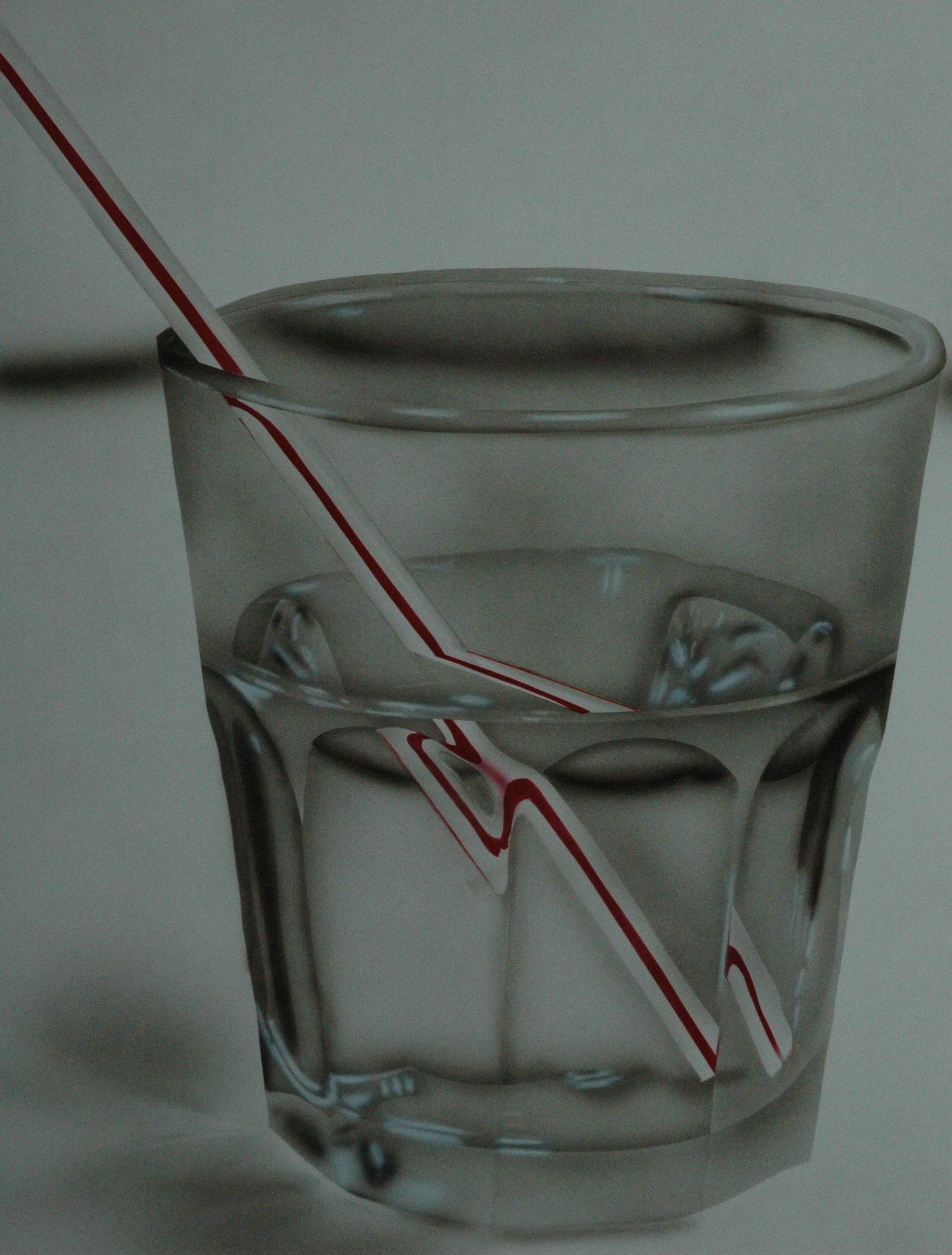 Wasserglas mit Strohhalm